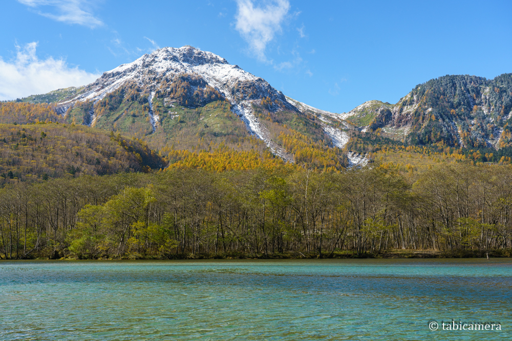 上高地大正池と焼岳　紅葉と雪化粧