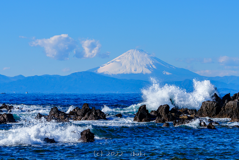 三浦半島　富士山と海