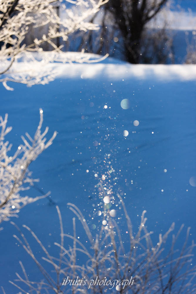 ダイヤモンドダストとサンピラー　北海道の厳冬期の風景